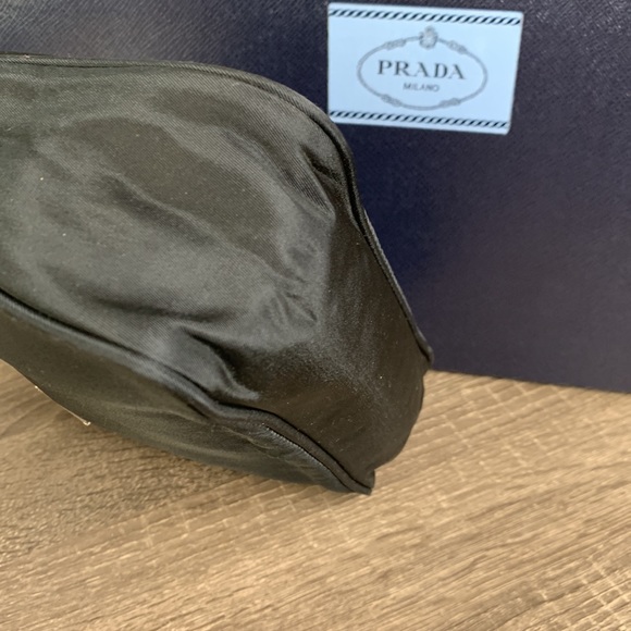 Prada nylon shoulder/handbag and original box - Picture 4 of 8